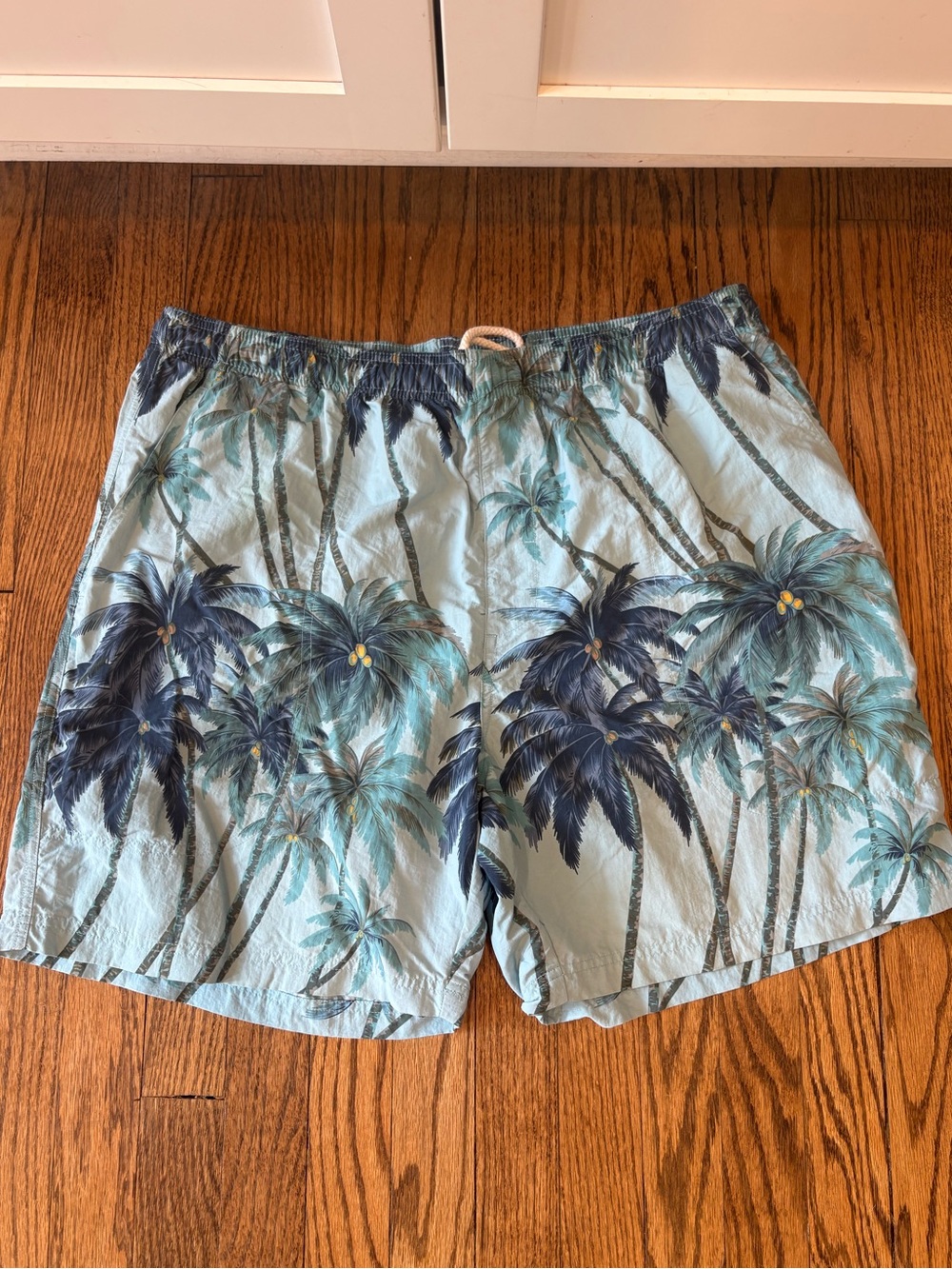 🌴Tommy Bahama Men’s Swim Trunks🌴